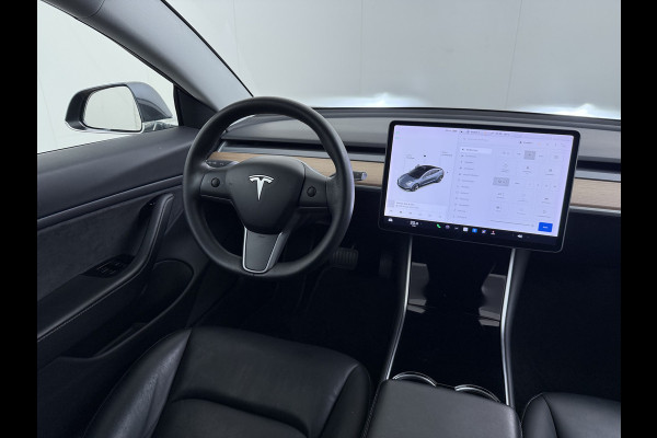 Tesla Model 3 Long Range AWD 75kWh Trekhaak Warmtepomp Lmv 18" AutoPilot Leder Pano-Dak Adaptive-Cruise Camera's Elektr.-Stuur+Stoelen+Spiegel Navi LED DAB Voorverwarmen interieur Keyless One-Pedal-Drive 4WD 1.000kg Trekvermogen Origineel Nederlandse Auto Fabrieksgarantie op Accu en Motor tot 25-09-2028/192.00km