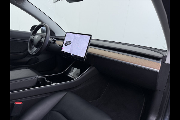 Tesla Model 3 Long Range AWD 75kWh Trekhaak Warmtepomp Lmv 18" AutoPilot Leder Pano-Dak Adaptive-Cruise Camera's Elektr.-Stuur+Stoelen+Spiegel Navi LED DAB Voorverwarmen interieur Keyless One-Pedal-Drive 4WD 1.000kg Trekvermogen Origineel Nederlandse Auto Fabrieksgarantie op Accu en Motor tot 25-09-2028/192.00km