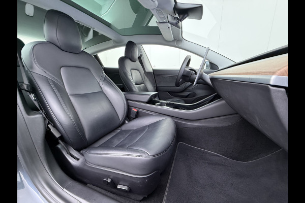 Tesla Model 3 Long Range AWD 75kWh Trekhaak Warmtepomp Lmv 18" AutoPilot Leder Pano-Dak Adaptive-Cruise Camera's Elektr.-Stuur+Stoelen+Spiegel Navi LED DAB Voorverwarmen interieur Keyless One-Pedal-Drive 4WD 1.000kg Trekvermogen Origineel Nederlandse Auto Fabrieksgarantie op Accu en Motor tot 25-09-2028/192.00km
