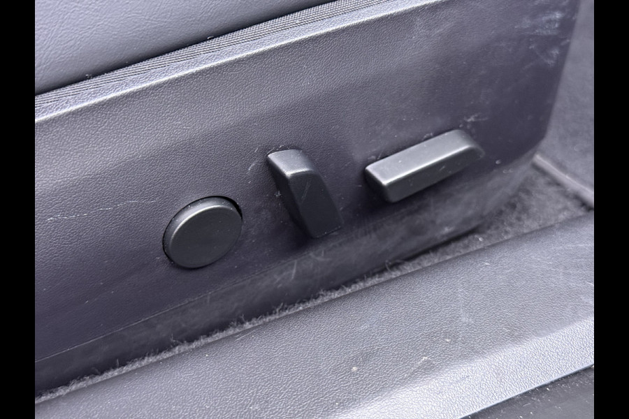 Tesla Model 3 Long Range AWD 75kWh Trekhaak Warmtepomp Lmv 18" AutoPilot Leder Pano-Dak Adaptive-Cruise Camera's Elektr.-Stuur+Stoelen+Spiegel Navi LED DAB Voorverwarmen interieur Keyless One-Pedal-Drive 4WD 1.000kg Trekvermogen Origineel Nederlandse Auto Fabrieksgarantie op Accu en Motor tot 25-09-2028/192.00km