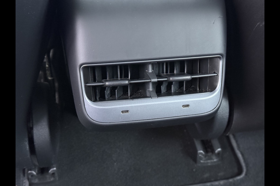 Tesla Model 3 Long Range AWD 75kWh Trekhaak Warmtepomp Lmv 18" AutoPilot Leder Pano-Dak Adaptive-Cruise Camera's Elektr.-Stuur+Stoelen+Spiegel Navi LED DAB Voorverwarmen interieur Keyless One-Pedal-Drive 4WD 1.000kg Trekvermogen Origineel Nederlandse Auto Fabrieksgarantie op Accu en Motor tot 25-09-2028/192.00km