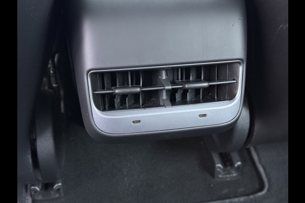 Tesla Model 3 Long Range AWD 75kWh Trekhaak Warmtepomp Lmv 18" AutoPilot Leder Pano-Dak Adaptive-Cruise Camera's Elektr.-Stuur+Stoelen+Spiegel Navi LED DAB Voorverwarmen interieur Keyless One-Pedal-Drive 4WD 1.000kg Trekvermogen Origineel Nederlandse Auto Fabrieksgarantie op Accu en Motor tot 25-09-2028/192.00km