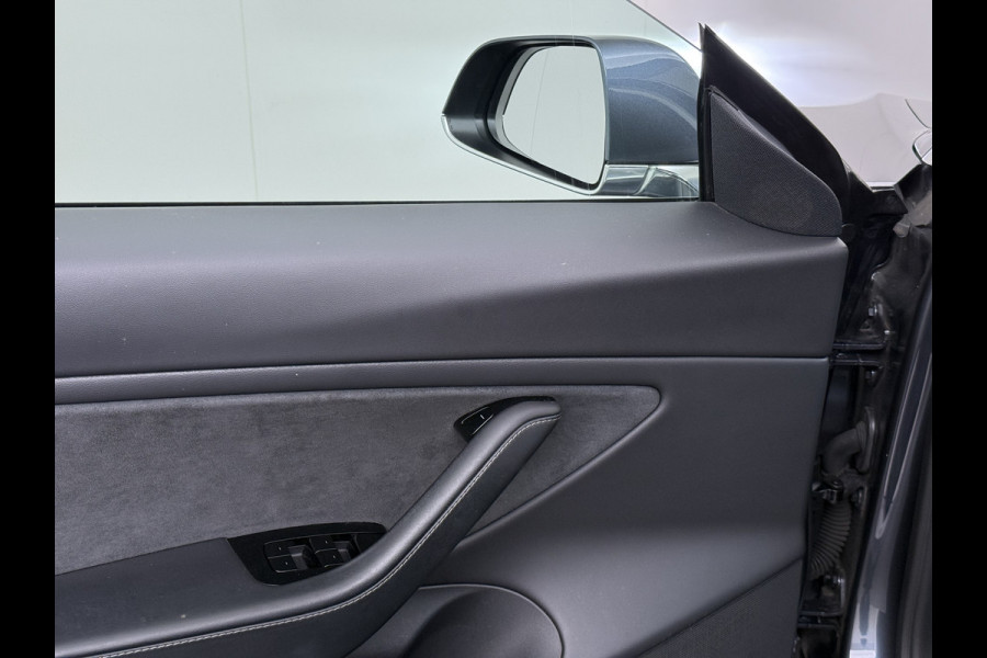 Tesla Model 3 Long Range AWD 75kWh Trekhaak Warmtepomp Lmv 18" AutoPilot Leder Pano-Dak Adaptive-Cruise Camera's Elektr.-Stuur+Stoelen+Spiegel Navi LED DAB Voorverwarmen interieur Keyless One-Pedal-Drive 4WD 1.000kg Trekvermogen Origineel Nederlandse Auto Fabrieksgarantie op Accu en Motor tot 25-09-2028/192.00km
