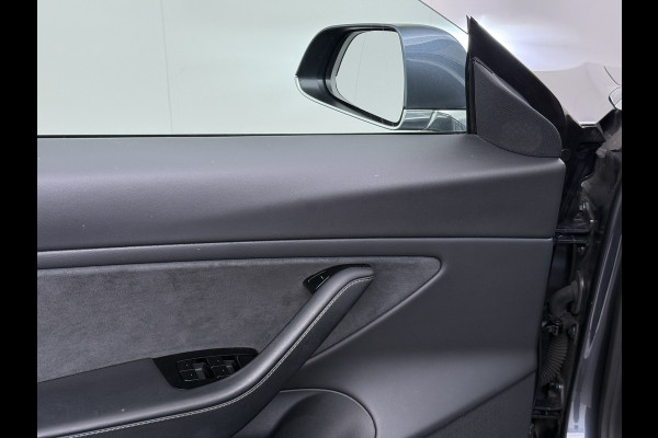 Tesla Model 3 Long Range AWD 75kWh Trekhaak Warmtepomp Lmv 18" AutoPilot Leder Pano-Dak Adaptive-Cruise Camera's Elektr.-Stuur+Stoelen+Spiegel Navi LED DAB Voorverwarmen interieur Keyless One-Pedal-Drive 4WD 1.000kg Trekvermogen Origineel Nederlandse Auto Fabrieksgarantie op Accu en Motor tot 25-09-2028/192.00km