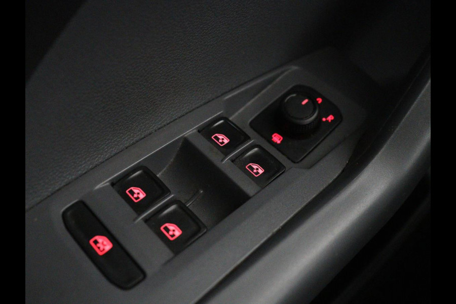 Volkswagen T-Cross 1.0 TSI Life | Carplay | Navigatie | Adaptive cruise | Dodehoek detectie | Airco | Bluetooth | Getint glas | Regen-/lichtsensor