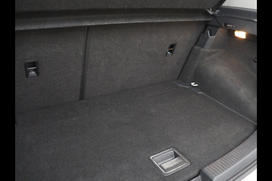 Volkswagen T-Cross 1.0 TSI Life | Carplay | Navigatie | Adaptive cruise | Dodehoek detectie | Airco | Bluetooth | Getint glas | Regen-/lichtsensor