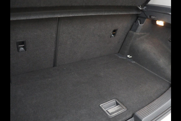 Volkswagen T-Cross 1.0 TSI Life | Carplay | Navigatie | Adaptive cruise | Dodehoek detectie | Airco | Bluetooth | Getint glas | Regen-/lichtsensor