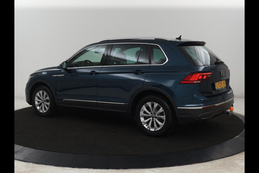 Volkswagen Tiguan 1.5 TSI Life Business | Panoramadak | Trekhaak | Camera | Virtual Cockpit | Park Assist | Adaptive cruise | Navigatie | Keyless | Full LED | Carplay |