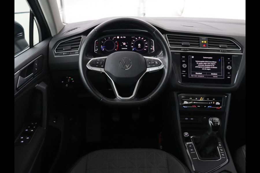 Volkswagen Tiguan 1.5 TSI Life Business | Panoramadak | Trekhaak | Camera | Virtual Cockpit | Park Assist | Adaptive cruise | Navigatie | Keyless | Full LED | Carplay |