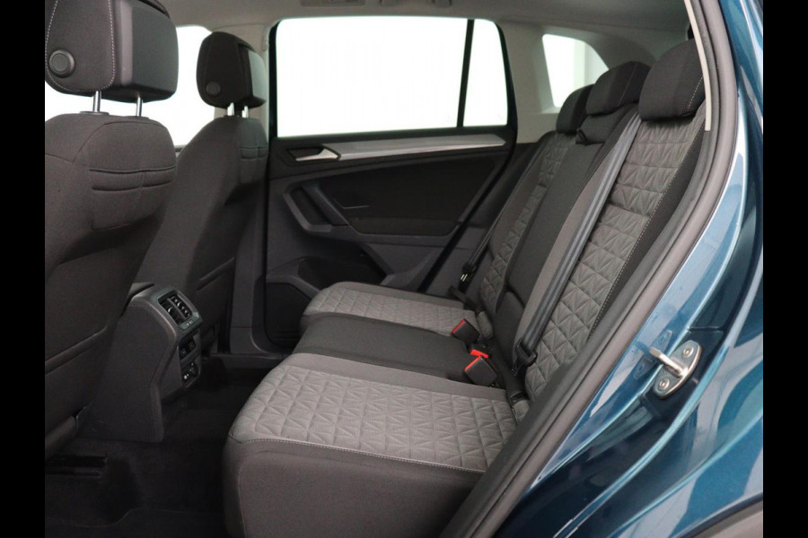 Volkswagen Tiguan 1.5 TSI Life Business | Panoramadak | Trekhaak | Camera | Virtual Cockpit | Park Assist | Adaptive cruise | Navigatie | Keyless | Full LED | Carplay |