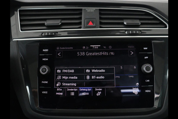 Volkswagen Tiguan 1.5 TSI Life Business | Panoramadak | Trekhaak | Camera | Virtual Cockpit | Park Assist | Adaptive cruise | Navigatie | Keyless | Full LED | Carplay |