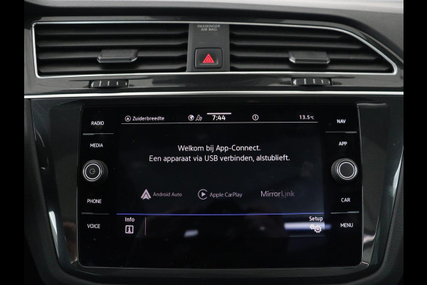 Volkswagen Tiguan 1.5 TSI Life Business | Panoramadak | Trekhaak | Camera | Virtual Cockpit | Park Assist | Adaptive cruise | Navigatie | Keyless | Full LED | Carplay |