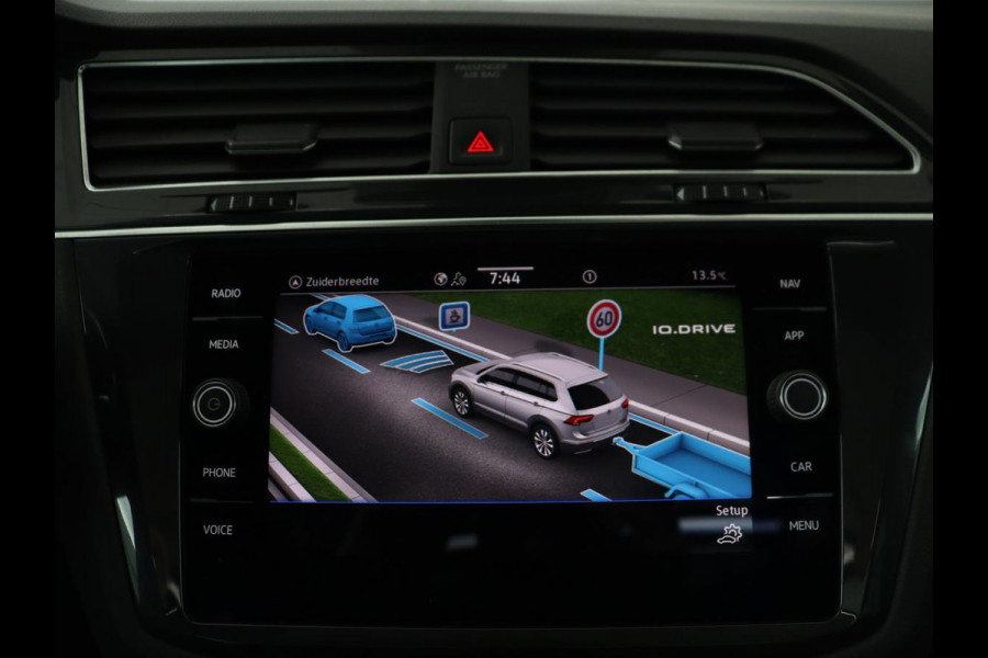 Volkswagen Tiguan 1.5 TSI Life Business | Panoramadak | Trekhaak | Camera | Virtual Cockpit | Park Assist | Adaptive cruise | Navigatie | Keyless | Full LED | Carplay |