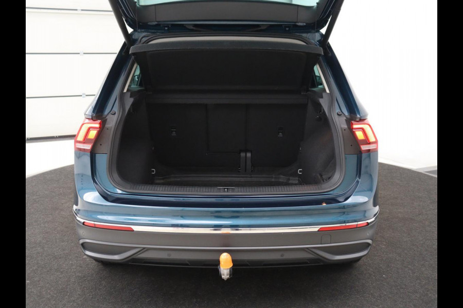 Volkswagen Tiguan 1.5 TSI Life Business | Panoramadak | Trekhaak | Camera | Virtual Cockpit | Park Assist | Adaptive cruise | Navigatie | Keyless | Full LED | Carplay |