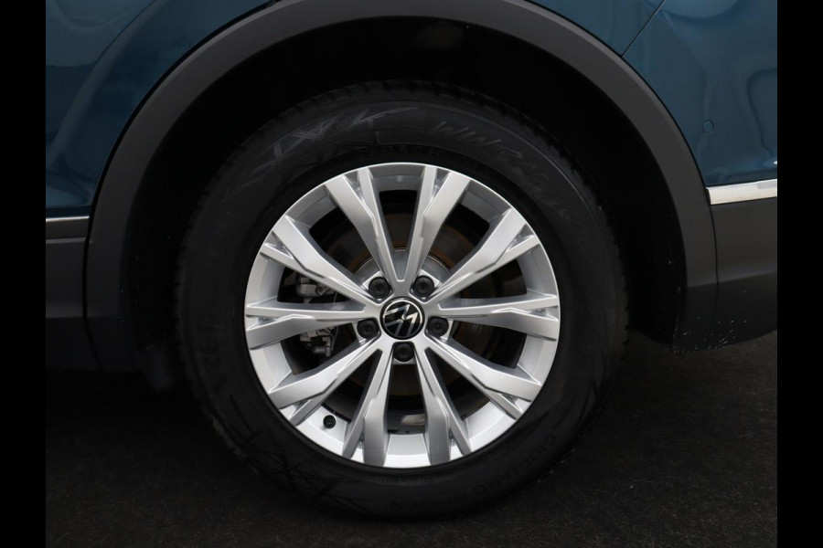 Volkswagen Tiguan 1.5 TSI Life Business | Panoramadak | Trekhaak | Camera | Virtual Cockpit | Park Assist | Adaptive cruise | Navigatie | Keyless | Full LED | Carplay |