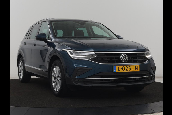 Volkswagen Tiguan 1.5 TSI Life Business | Panoramadak | Trekhaak | Camera | Virtual Cockpit | Park Assist | Adaptive cruise | Navigatie | Keyless | Full LED | Carplay |