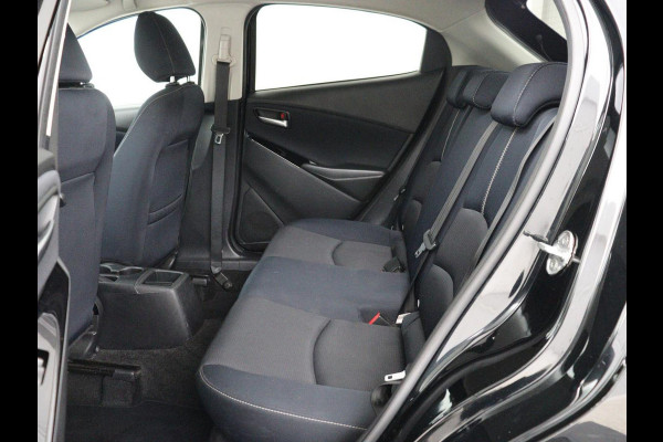 Mazda 2 1.5 Skyact-G Luxury | Stoel & stuurverwarming | Head-Up | Camera | Carplay | Keyless | Full LED | Dodehoek detectie | Climate control | Cruise control | Getint glas | Parkeerhulp