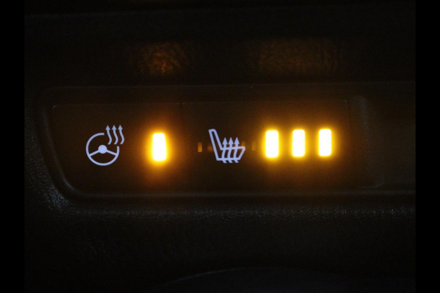 Mazda 2 1.5 Skyact-G Luxury | Stoel & stuurverwarming | Head-Up | Camera | Carplay | Keyless | Full LED | Dodehoek detectie | Climate control | Cruise control | Getint glas | Parkeerhulp