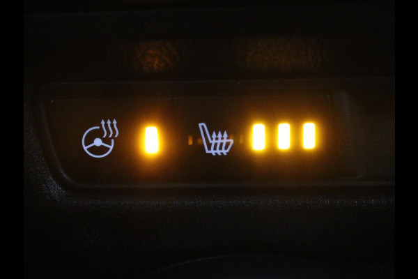 Mazda 2 1.5 Skyact-G Luxury | Stoel & stuurverwarming | Head-Up | Camera | Carplay | Keyless | Full LED | Dodehoek detectie | Climate control | Cruise control | Getint glas | Parkeerhulp