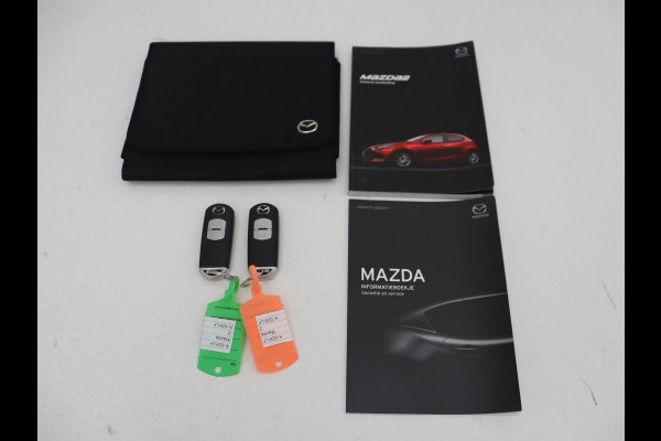 Mazda 2 1.5 Skyact-G Luxury | Stoel & stuurverwarming | Head-Up | Camera | Carplay | Keyless | Full LED | Dodehoek detectie | Climate control | Cruise control | Getint glas | Parkeerhulp
