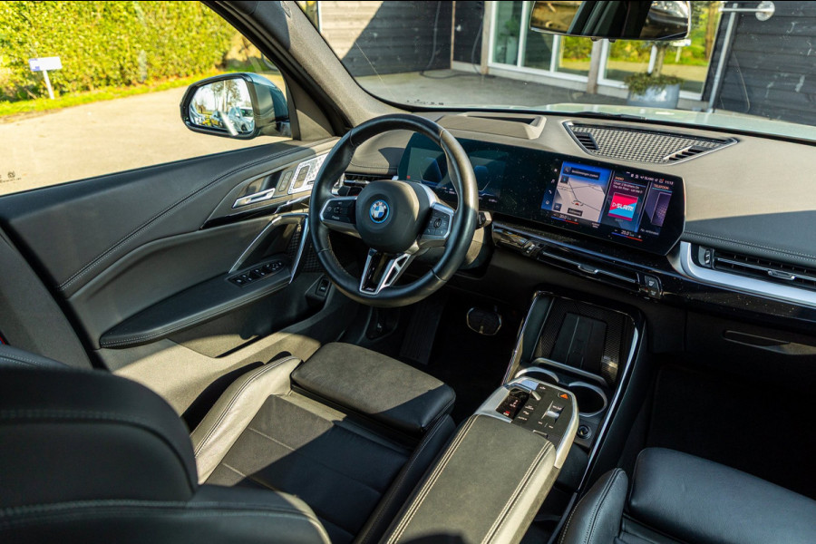 BMW iX1 XDrive30 Launch Edition 67 kWh SOH 97.5 I M-Sport - H&K I HUD I Driving assistant Pro