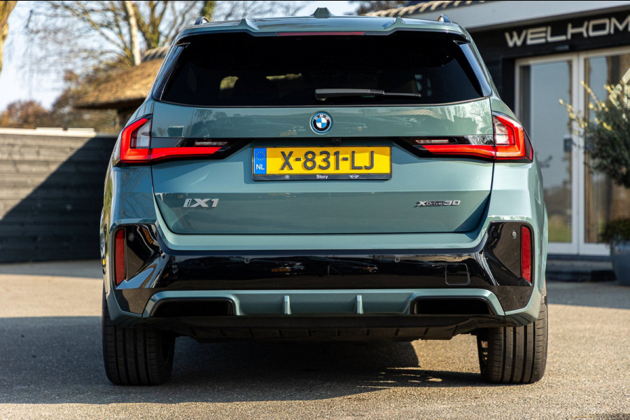 BMW iX1 XDrive30 Launch Edition 67 kWh SOH 97.5 I M-Sport - H&K I HUD I Driving assistant Pro