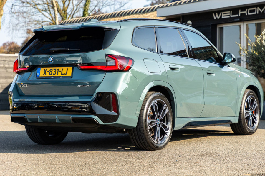 BMW iX1 XDrive30 Launch Edition 67 kWh SOH 97.5 I M-Sport - H&K I HUD I Driving assistant Pro