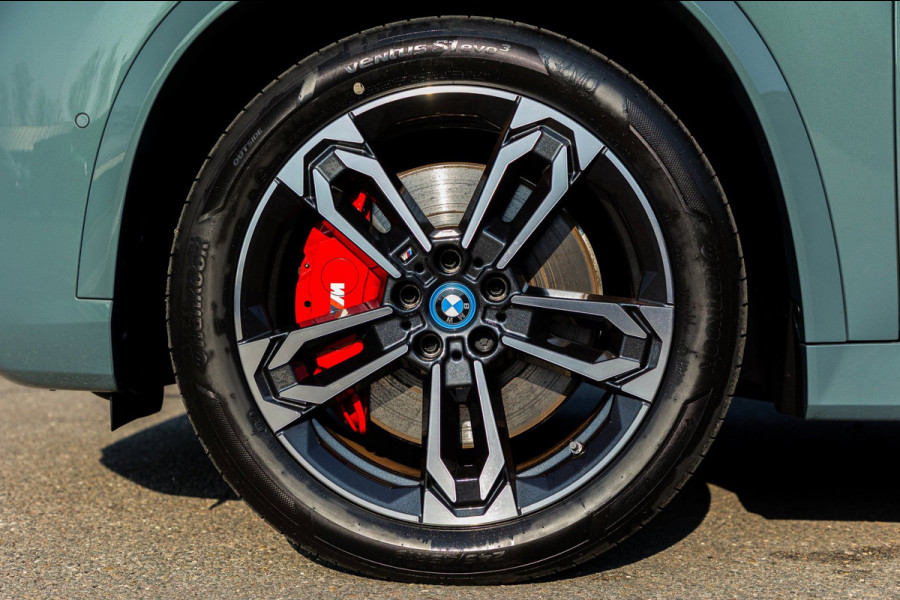 BMW iX1 XDrive30 Launch Edition 67 kWh SOH 97.5 I M-Sport - H&K I HUD I Driving assistant Pro