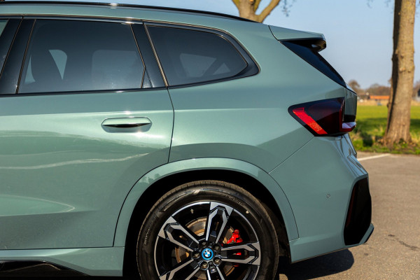 BMW iX1 XDrive30 Launch Edition 67 kWh SOH 97.5 I M-Sport - H&K I HUD I Driving assistant Pro