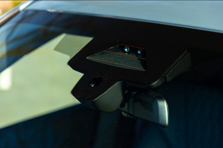 BMW iX1 XDrive30 Launch Edition 67 kWh SOH 97.5 I M-Sport - H&K I HUD I Driving assistant Pro