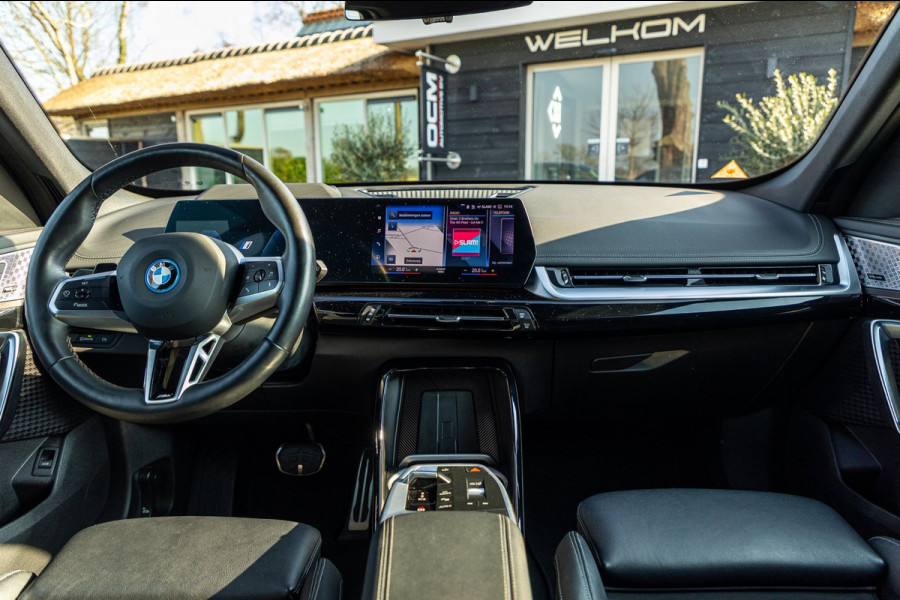 BMW iX1 XDrive30 Launch Edition 67 kWh SOH 97.5 I M-Sport - H&K I HUD I Driving assistant Pro