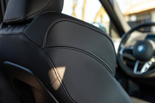 BMW iX1 XDrive30 Launch Edition 67 kWh SOH 97.5 I M-Sport - H&K I HUD I Driving assistant Pro