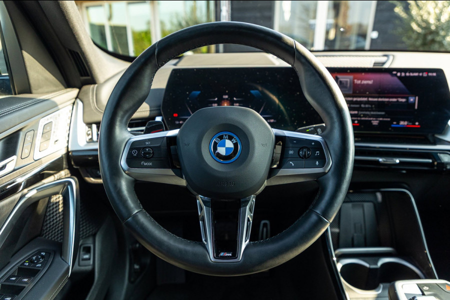 BMW iX1 XDrive30 Launch Edition 67 kWh SOH 97.5 I M-Sport - H&K I HUD I Driving assistant Pro