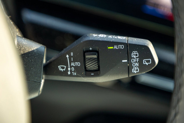 BMW iX1 XDrive30 Launch Edition 67 kWh SOH 97.5 I M-Sport - H&K I HUD I Driving assistant Pro