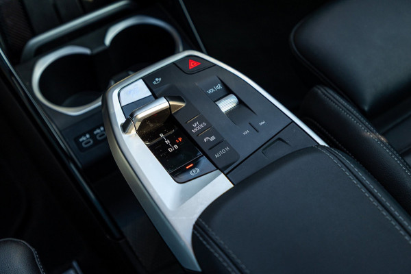 BMW iX1 XDrive30 Launch Edition 67 kWh SOH 97.5 I M-Sport - H&K I HUD I Driving assistant Pro