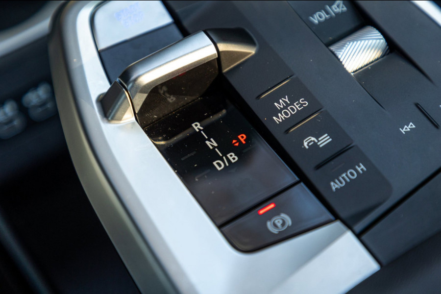 BMW iX1 XDrive30 Launch Edition 67 kWh SOH 97.5 I M-Sport - H&K I HUD I Driving assistant Pro