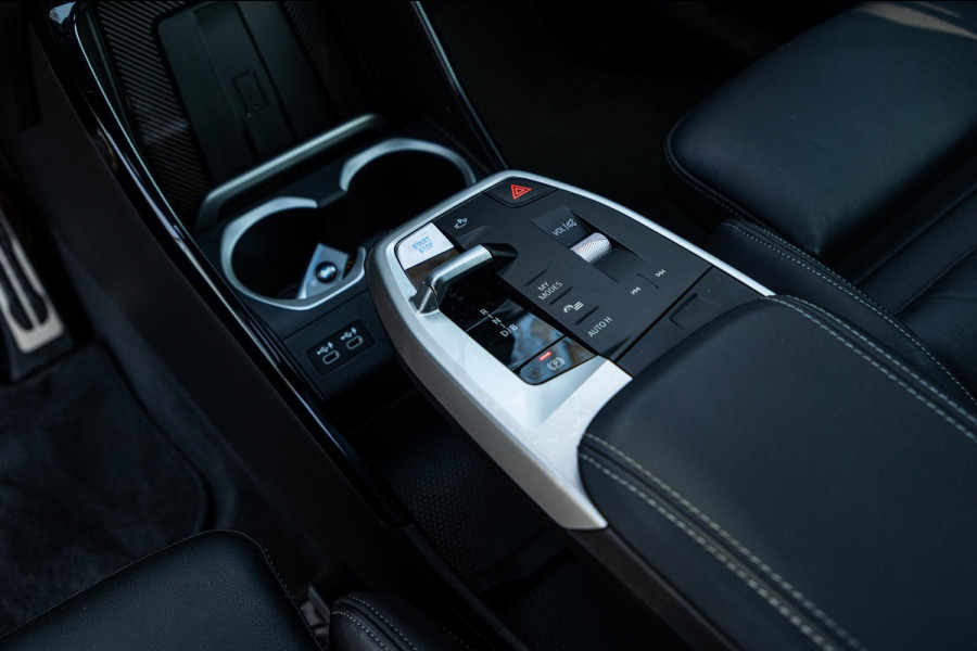 BMW iX1 XDrive30 Launch Edition 67 kWh SOH 97.5 I M-Sport - H&K I HUD I Driving assistant Pro