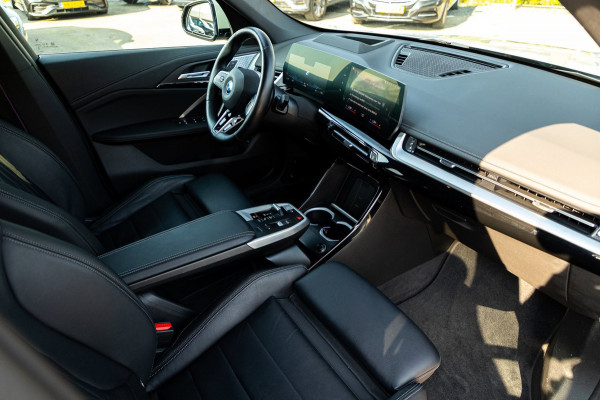 BMW iX1 XDrive30 Launch Edition 67 kWh SOH 97.5 I M-Sport - H&K I HUD I Driving assistant Pro