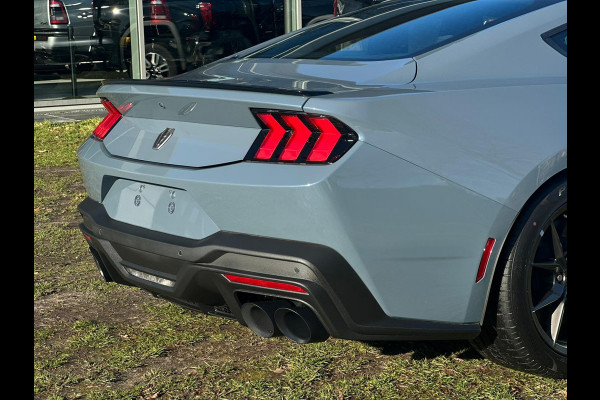 Ford Mustang Fastback 5.0 V8 Dark Horse