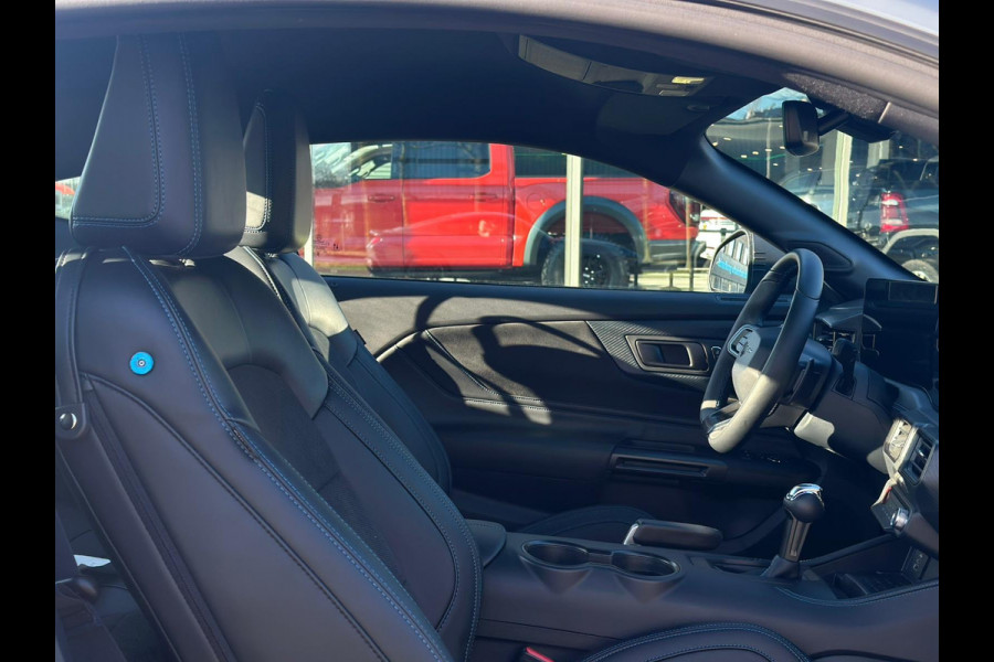 Ford Mustang Fastback 5.0 V8 Dark Horse