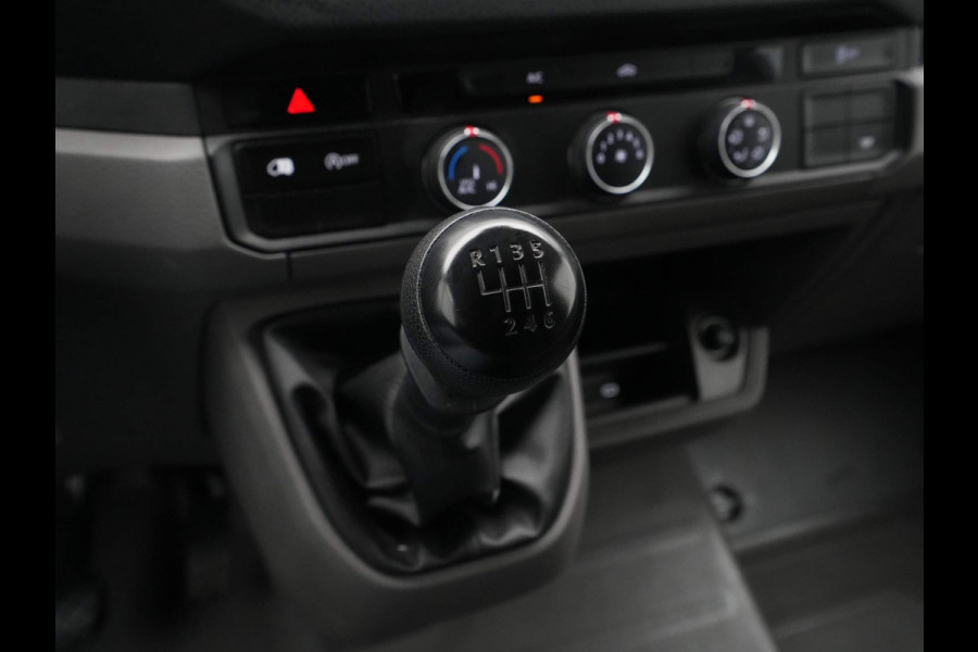 Volkswagen Crafter L3H3 2.0 TDI 75kW 102PK 3.0T / Navigatie / Airco / Bijrijdersbank