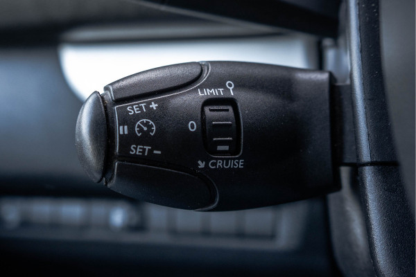 Opel Vivaro 2.0 L3H1 | 5-Zits | Camera | Cruise | Airco | Trekhaak | Stoelhoezen!