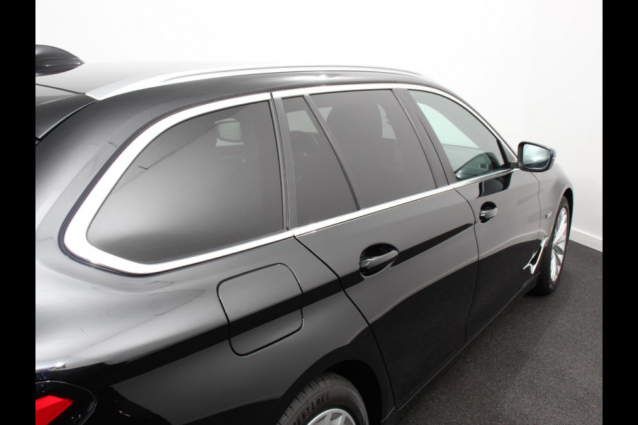 BMW 5 Serie Touring 530e Business PHEV AUTOMAAT | Adaptive cruise control | LED | Leder | Navigatie | Stoelverwarming | Achteruitrijcamera | Sfeerverlichting | Lane assist | Climate control | Apple Carplay/ Android Auto