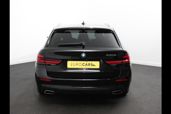 BMW 5 Serie Touring 530e Business PHEV AUTOMAAT | Adaptive cruise control | LED | Leder | Navigatie | Stoelverwarming | Achteruitrijcamera | Sfeerverlichting | Lane assist | Climate control | Apple Carplay/ Android Auto
