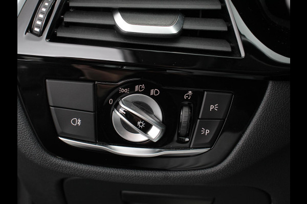 BMW 5 Serie Touring 530e Business PHEV AUTOMAAT | Adaptive cruise control | LED | Leder | Navigatie | Stoelverwarming | Achteruitrijcamera | Sfeerverlichting | Lane assist | Climate control | Apple Carplay/ Android Auto