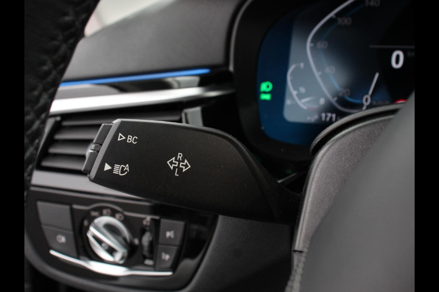 BMW 5 Serie Touring 530e Business PHEV AUTOMAAT | Adaptive cruise control | LED | Leder | Navigatie | Stoelverwarming | Achteruitrijcamera | Sfeerverlichting | Lane assist | Climate control | Apple Carplay/ Android Auto