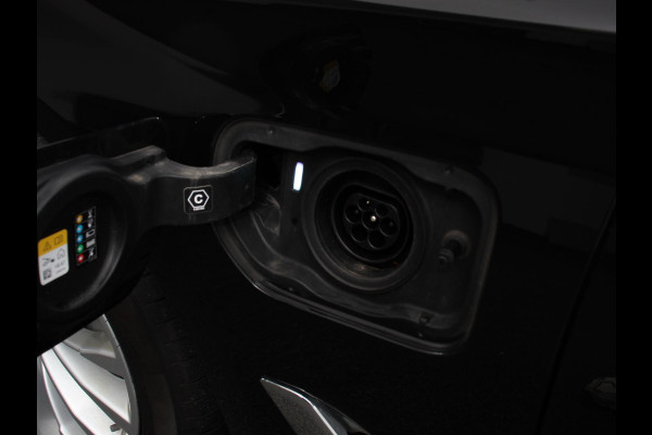 BMW 5 Serie Touring 530e Business PHEV AUTOMAAT | Adaptive cruise control | LED | Leder | Navigatie | Stoelverwarming | Achteruitrijcamera | Sfeerverlichting | Lane assist | Climate control | Apple Carplay/ Android Auto