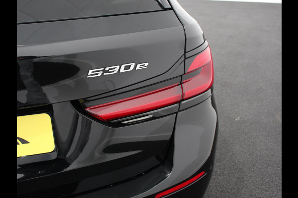 BMW 5 Serie Touring 530e Business PHEV AUTOMAAT | Adaptive cruise control | LED | Leder | Navigatie | Stoelverwarming | Achteruitrijcamera | Sfeerverlichting | Lane assist | Climate control | Apple Carplay/ Android Auto