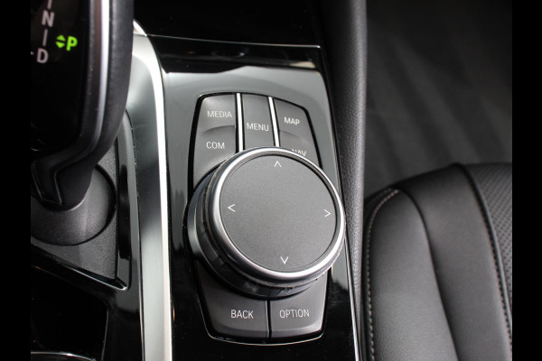 BMW 5 Serie Touring 530e Business PHEV AUTOMAAT | Adaptive cruise control | LED | Leder | Navigatie | Stoelverwarming | Achteruitrijcamera | Sfeerverlichting | Lane assist | Climate control | Apple Carplay/ Android Auto