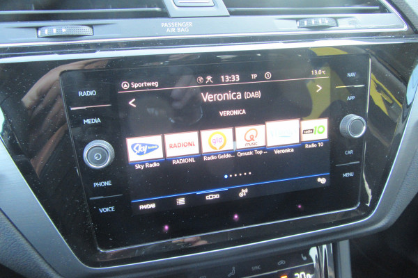 Volkswagen Touran 1.5 TSI Highline Business Automaat, Navi, Camera, El. Trekhaak